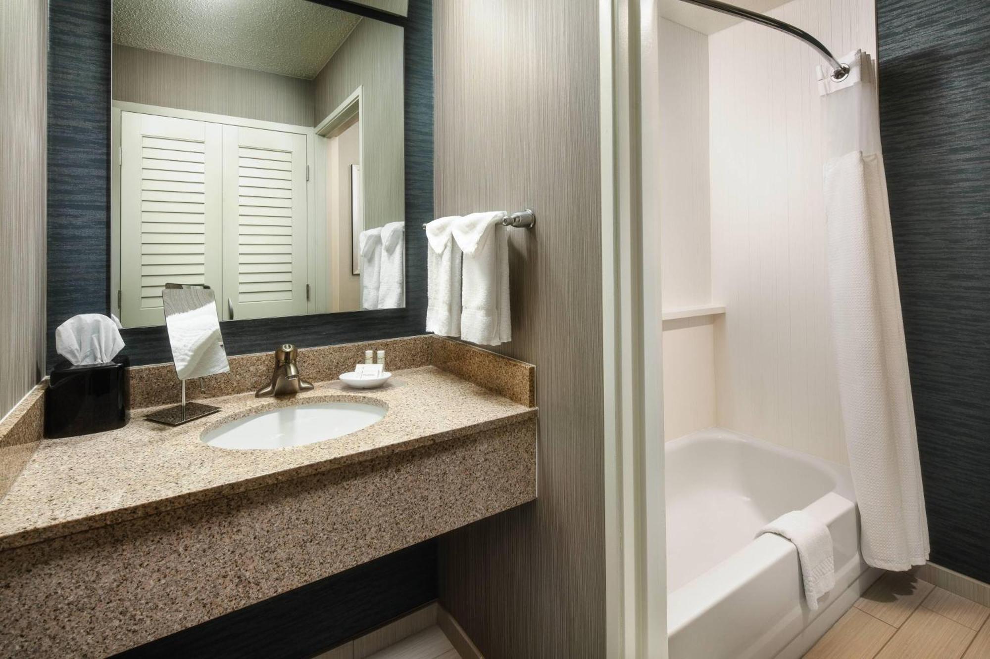 Courtyard Indianapolis At The Capitol Hotel ภายนอก รูปภาพ