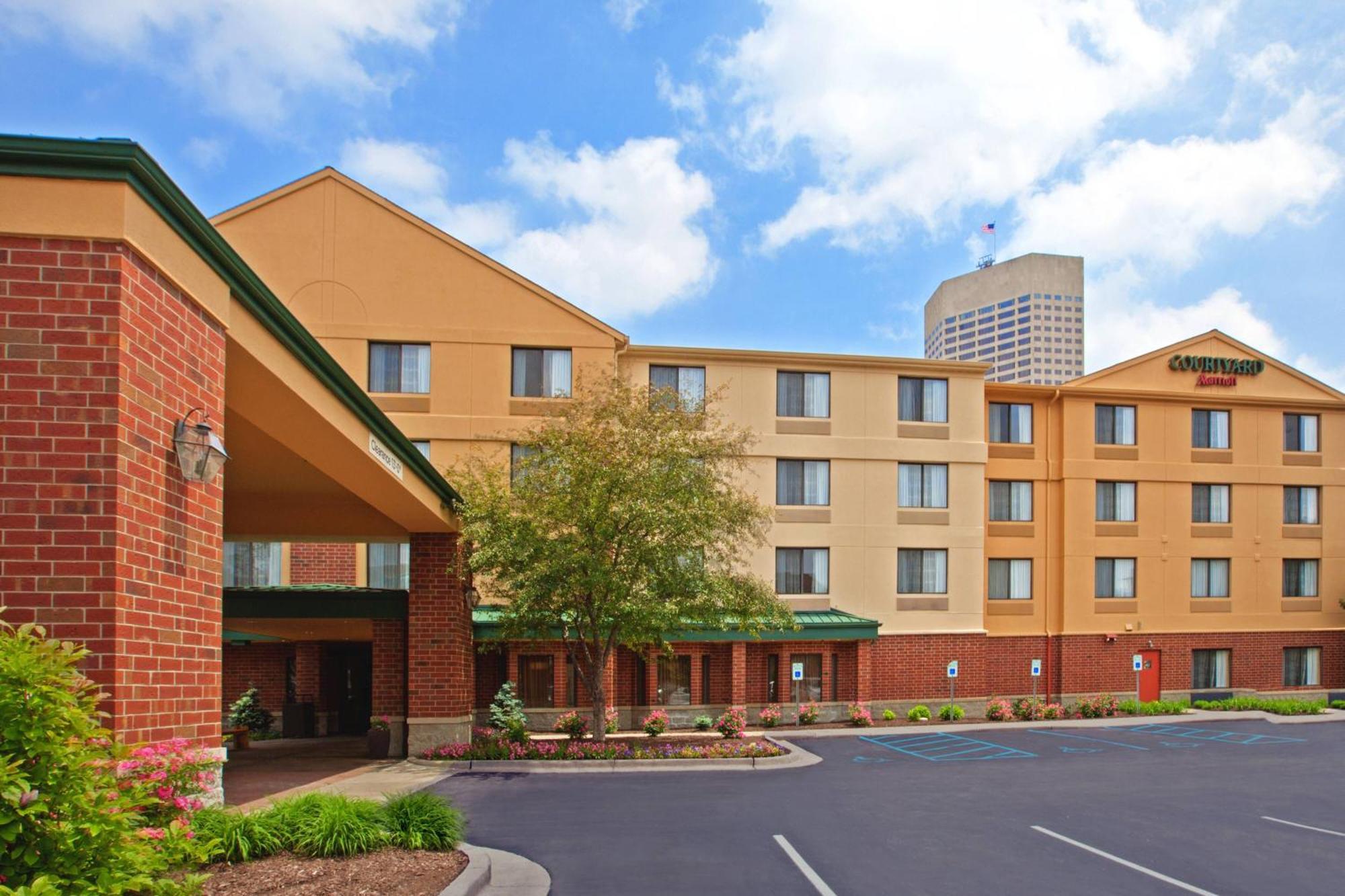 Courtyard Indianapolis At The Capitol Hotel ภายนอก รูปภาพ